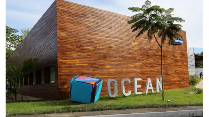 Letreiro do Samsung Ocean em gramado no Campus de Manaus