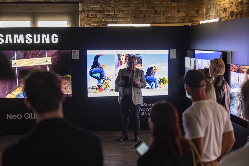 ▲ Jeremy Senior, vicepresidente de Electrónica de Consumo de Samsung Electronics Australia explicó la tecnología Neo QLED 8K a los visitantes.