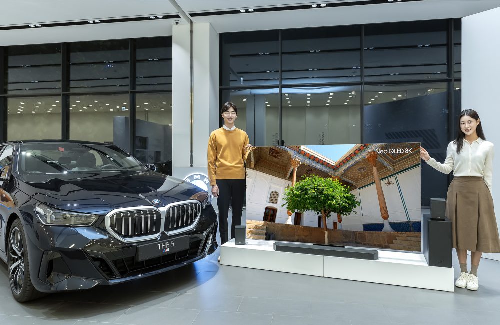 전시장 3층에서는 ‘Neo QLED 8K’와 Q시리즈 사운드바 ‘Q930C’로 BMW의 역동적이고 입체적인 엔진 사운드를 감상할 수 있다.