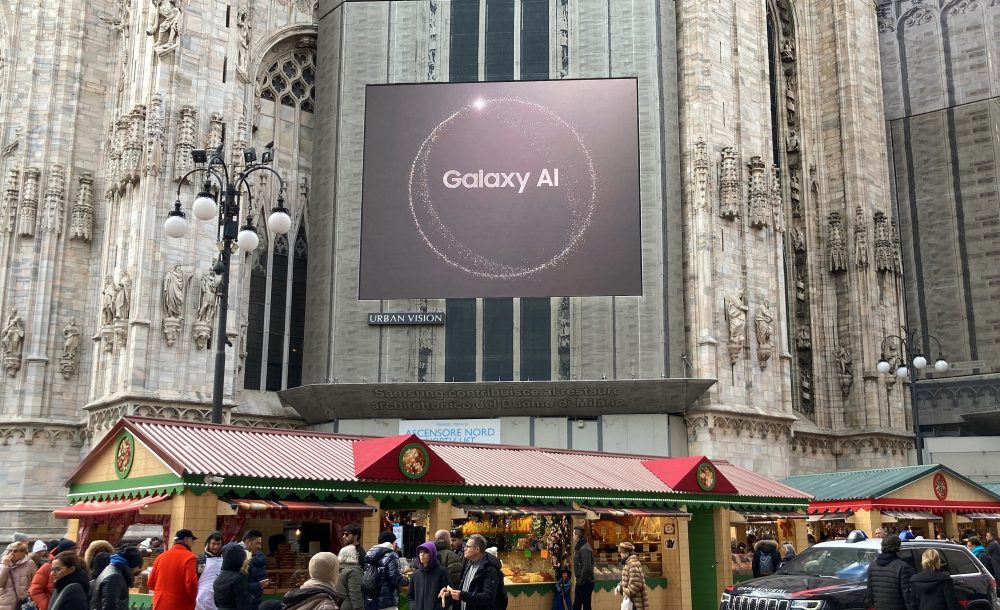 1월 5일, 이탈리아 밀라노 두오모(Duomo) 광장의 '삼성 갤럭시 언팩 2024' 디지털 옥외광고