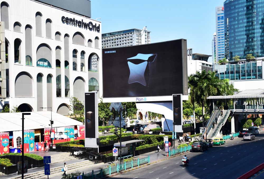 1월 5일, 태국 방콕 센트럴월드(Central World)의 '삼성 갤럭시 언팩 2024' 디지털 옥외광고