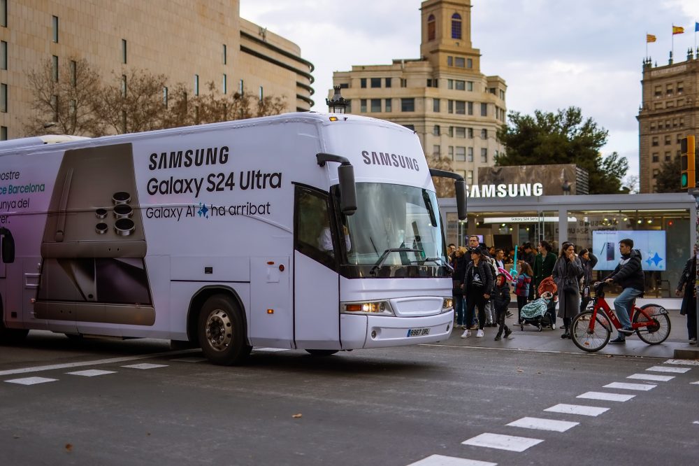 현지시간 25일, 스페인 바르셀로나 시내를 누비는 갤럭시 S24 시리즈 랩핑 버스