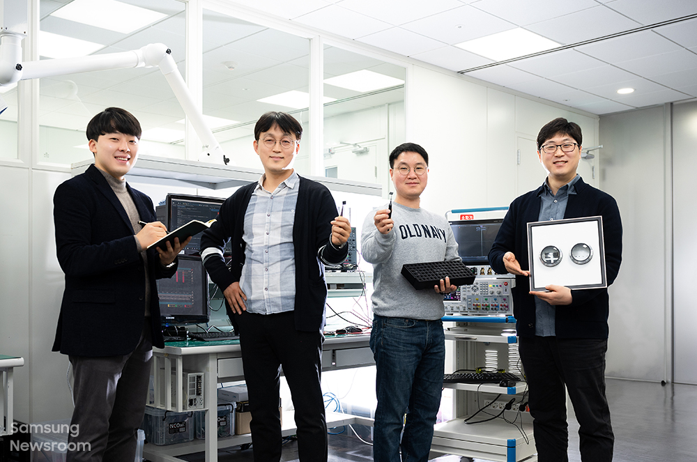 (왼쪽부터) ’미니 LED 구동 IC’ 개발에 참여한 삼성전자 S.LSI사업부 김경택, 김형태, 강상구, 유성종 씨