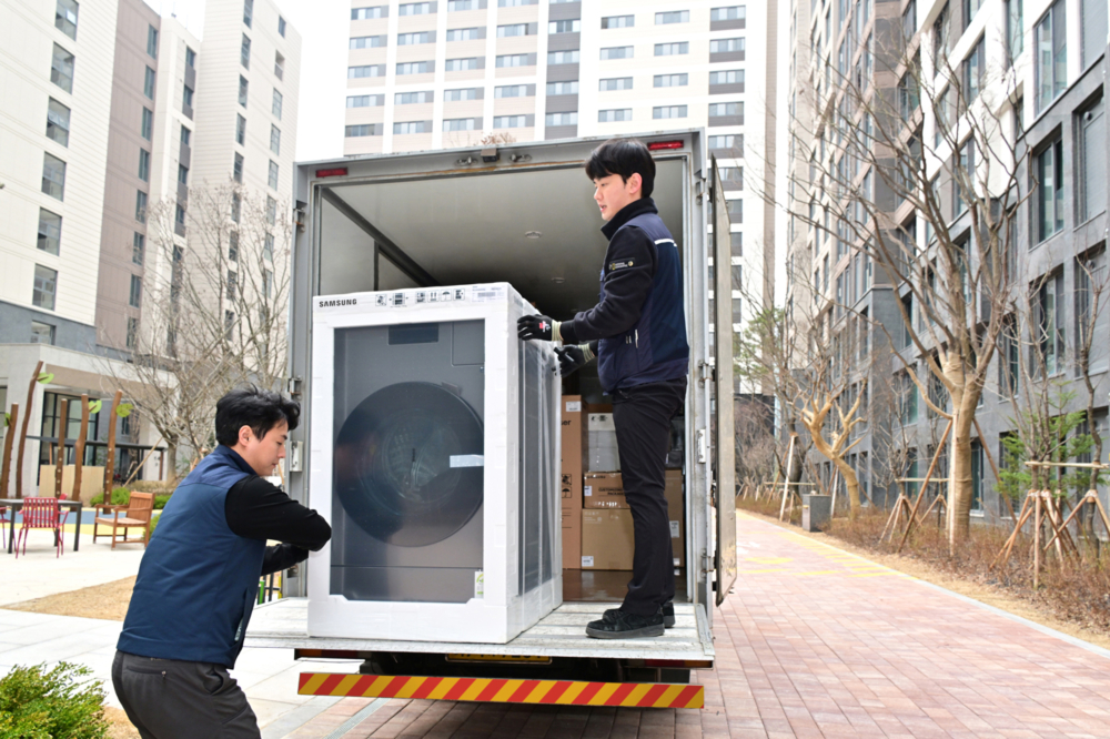 인원 세탁·건조기 '비스포크 AI 콤보'가 지난 4일부터 국내 소비자에게 순조롭게 배송되고 있다.