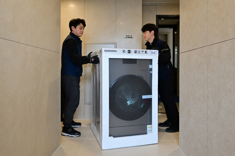 흥행몰이에 성공한 올인원 세탁·건조기 '비스포크 AI 콤보'가 지난 4일부터 국내 소비자에게 배송되고 있다.