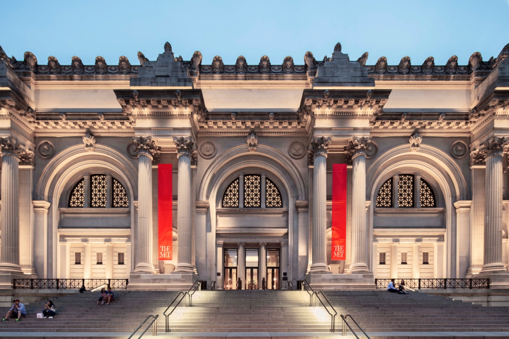 뉴욕 메트로폴리탄 미술관은 2023년 9월부터 삼성 아트 스토어와 협업하여 소비자들이 세계적인 명작들을 즐길 수 있도록 구독 서비스를 제공하고 있다
