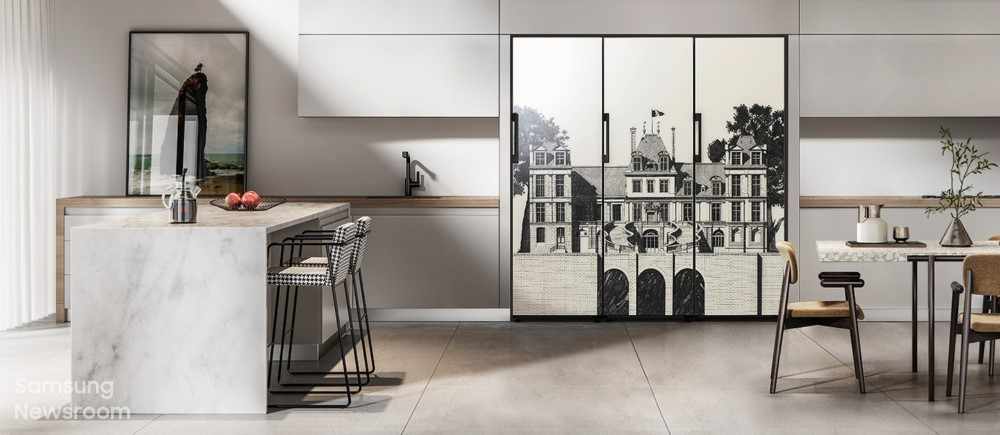▲ 티보 에렘이 디자인한 프랑스 '퐁텐블로 성(Fontainebleu)' 도어 패널 디자인이 적용된 비스포크 냉장고. 