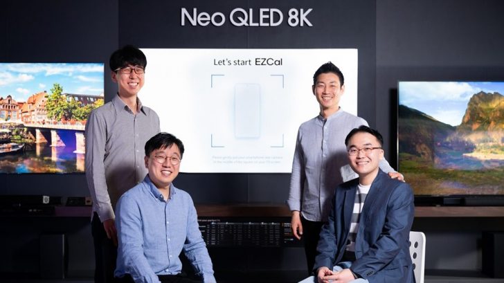  ▲ (Van links naar rechts) Ji Man Kim, Jun Hee Woo, Jason Park en David Jung, ingenieurs bij Samsung Electronics' Visual Display Business achter de ontwikkeling van de EZCal-app.